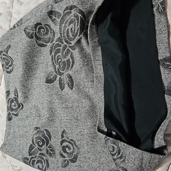 DONATED🌎ANN TAYLOR LOFT SKIRT - Picture 5 of 5